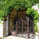 Portes d'entrées en fer forgé moderne dans les Alpes-Maritimes et Monaco et Villeneuve Loubet