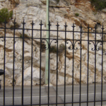 Grilles de défense et portails en fer forgé moderne dans les Alpes-Maritimes et Monaco